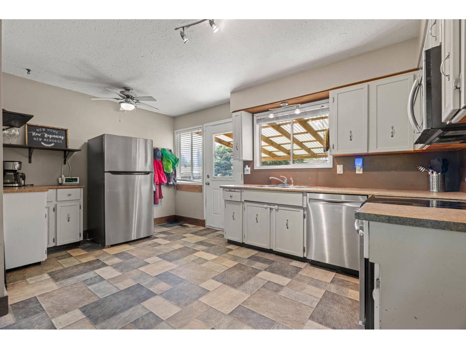 450 Wardle Street Property Photo 7