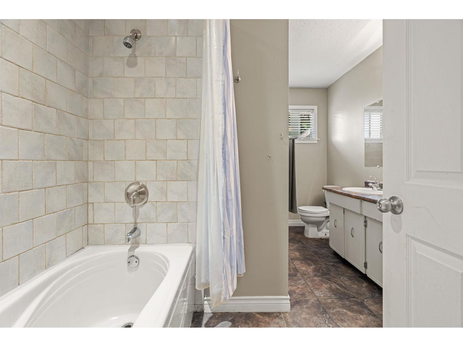 450 Wardle Street Property Photo 20