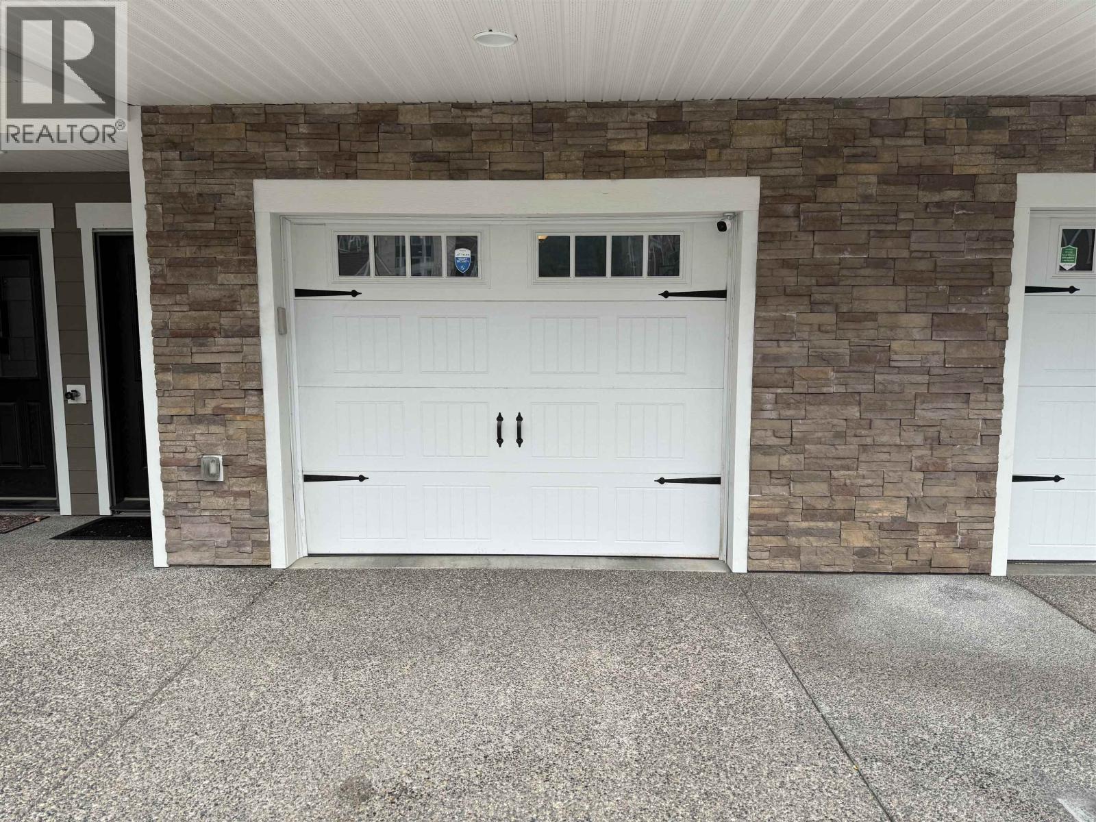 204 467 S TABOR BOULEVARD Property Photo 1