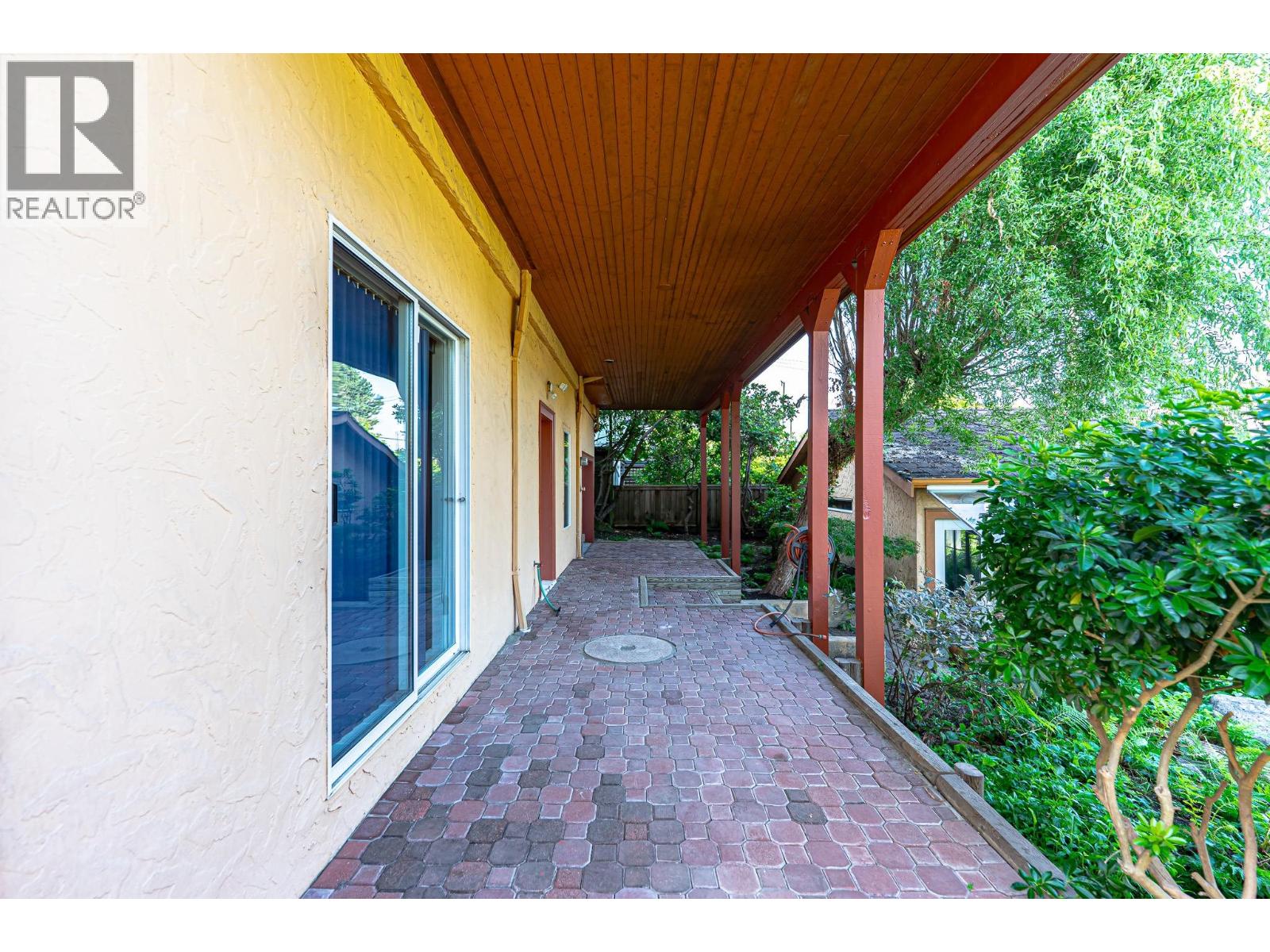 4327 Locarno Crescent Property Photo 5