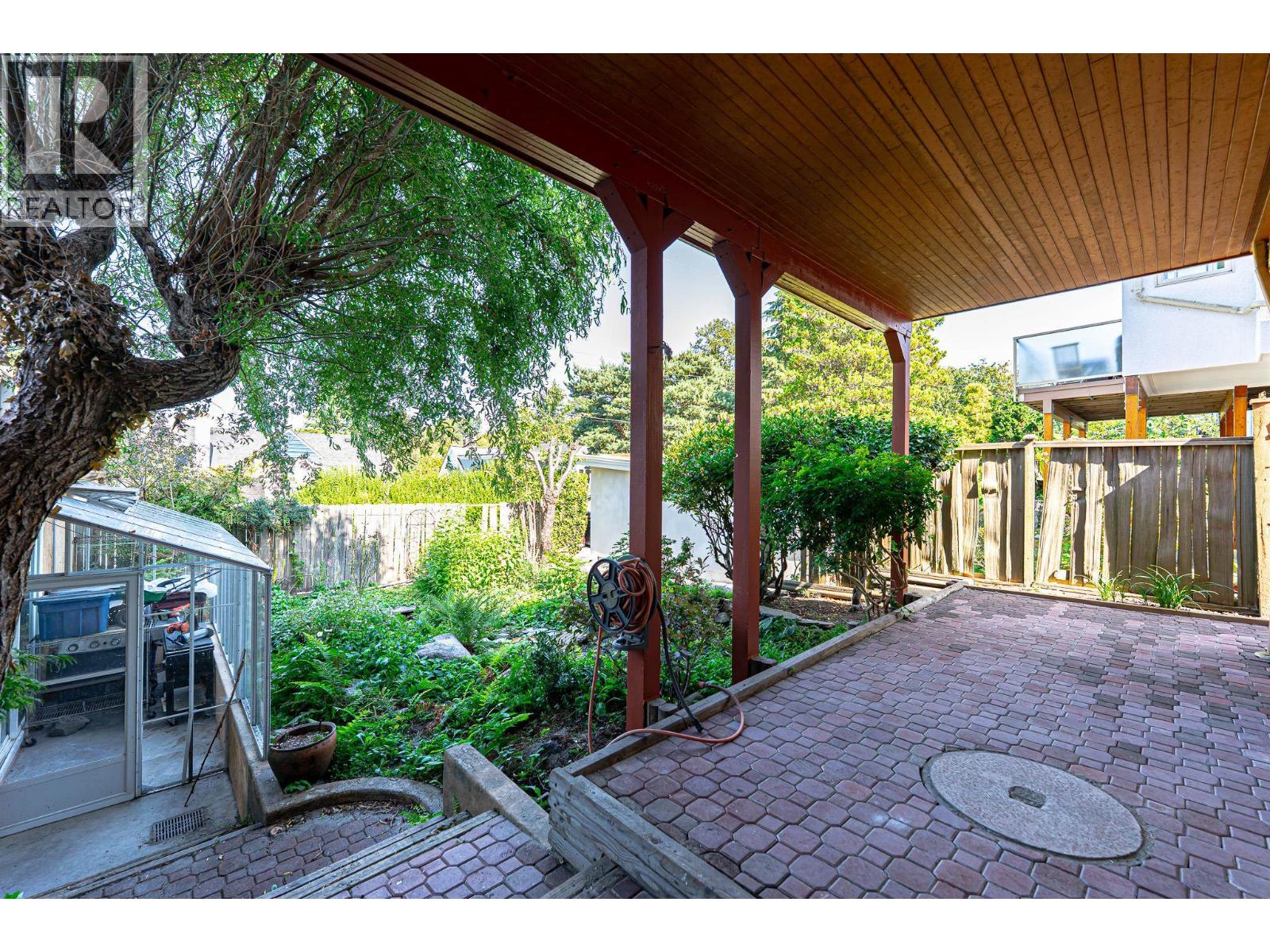 4327 Locarno Crescent Property Photo 6