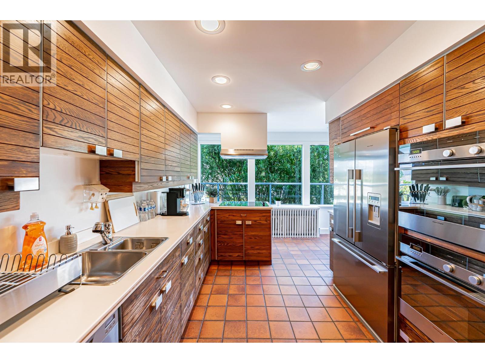 4327 Locarno Crescent Property Photo 7