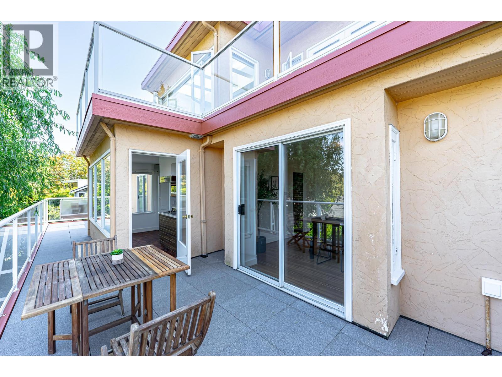 4327 Locarno Crescent Property Photo 10