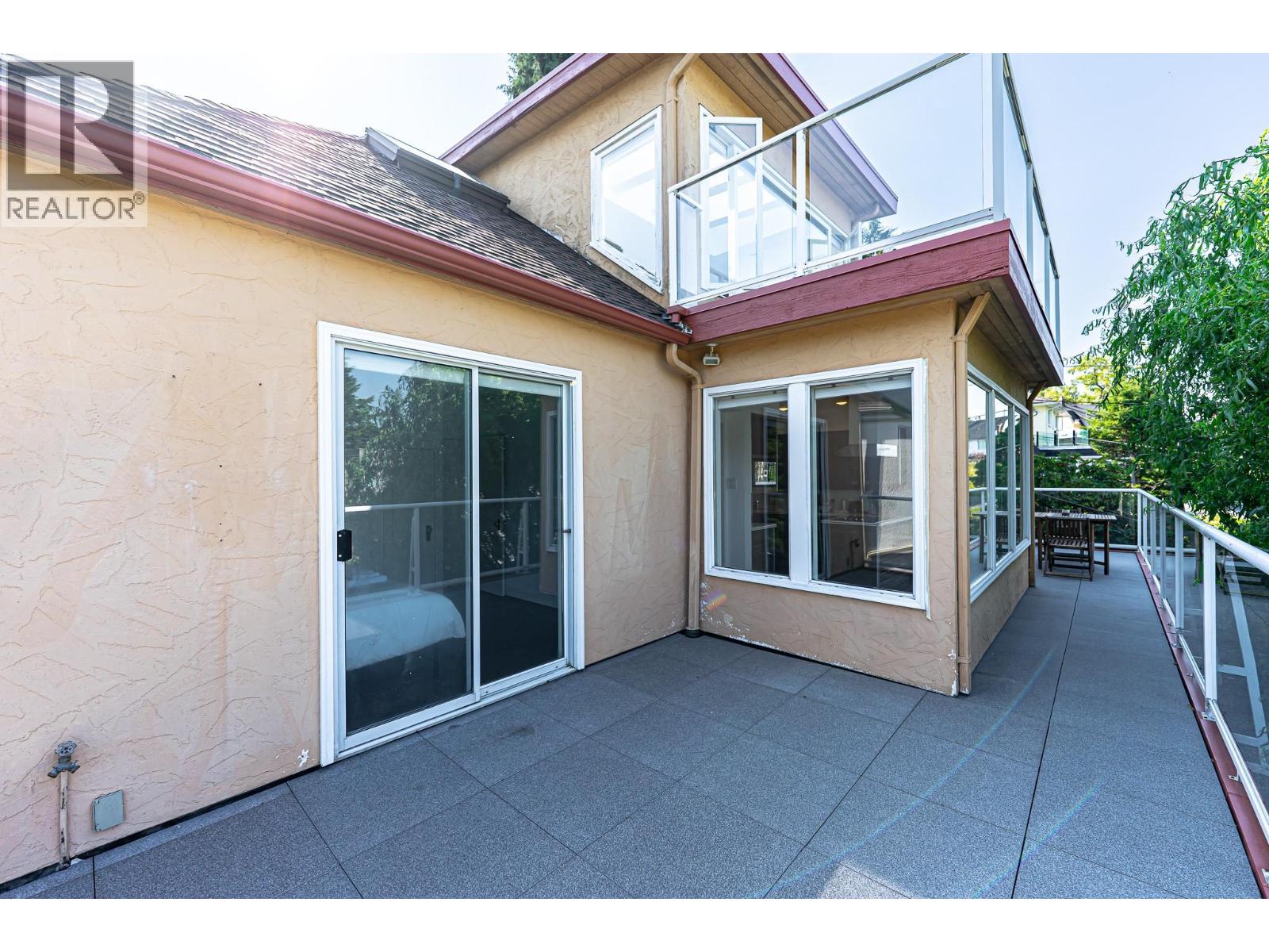 4327 Locarno Crescent Property Photo 11