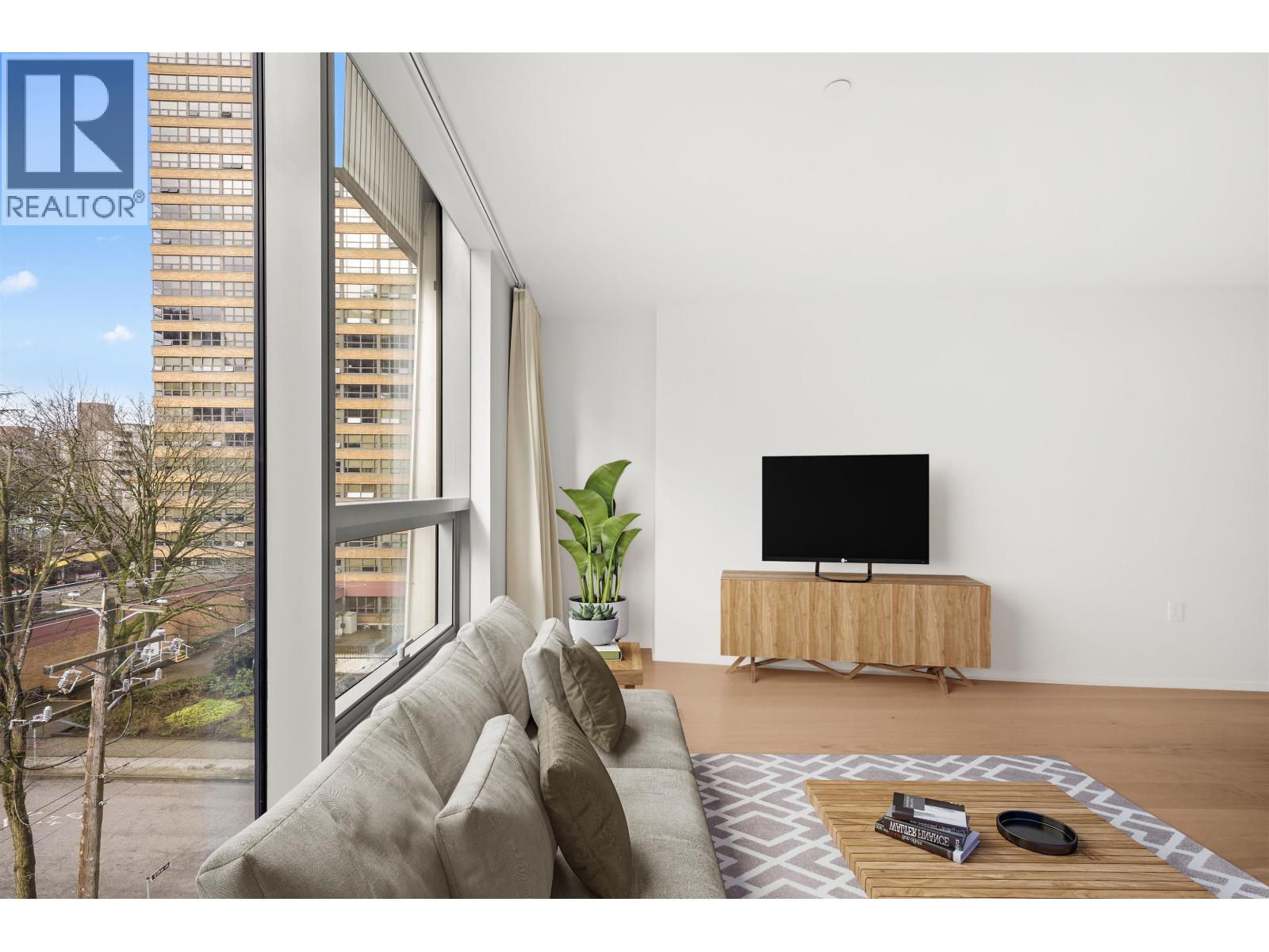 601 1568 Alberni Street Property Photo 4