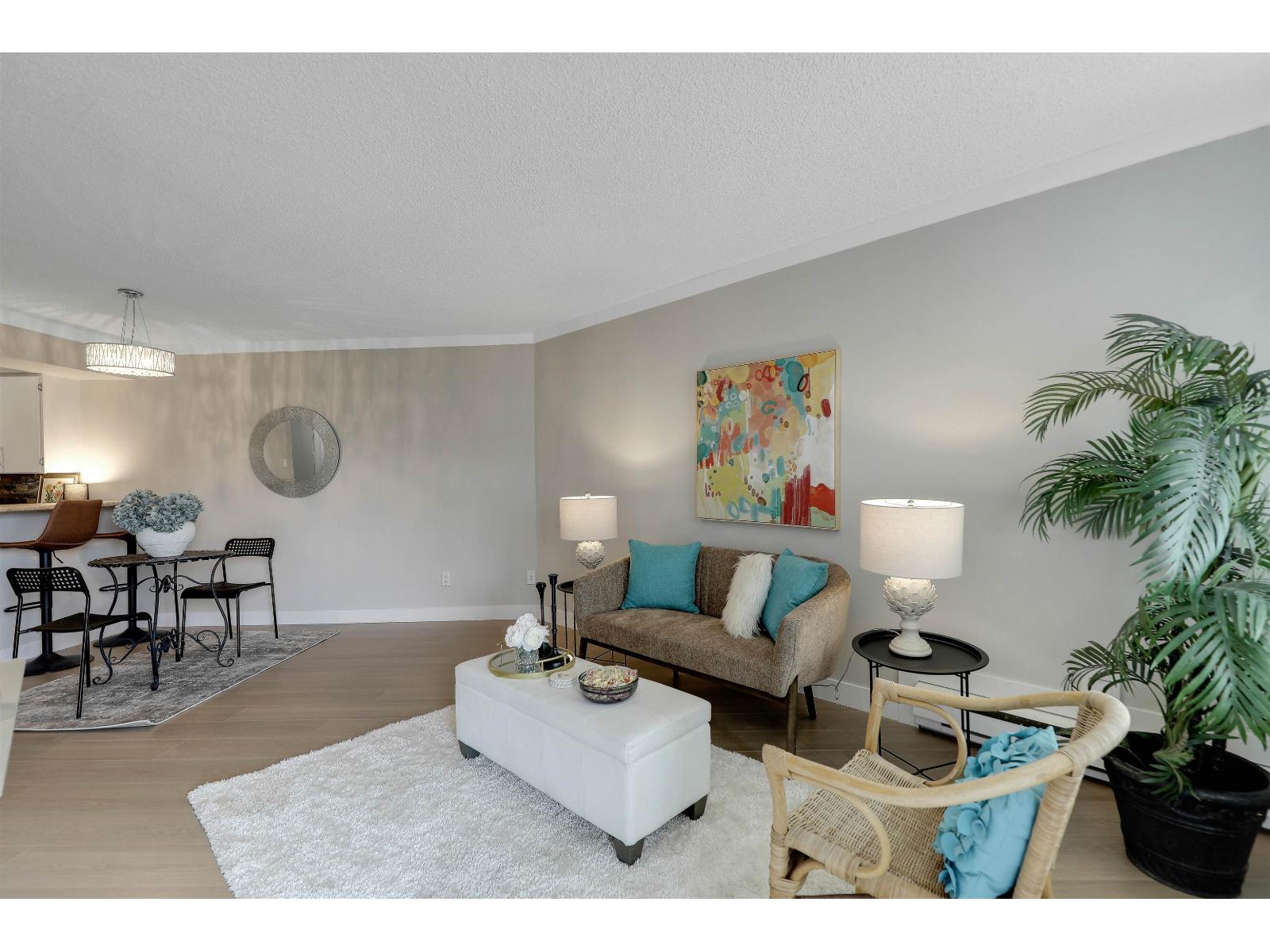 211 5294 204 St Street Property Photo 2