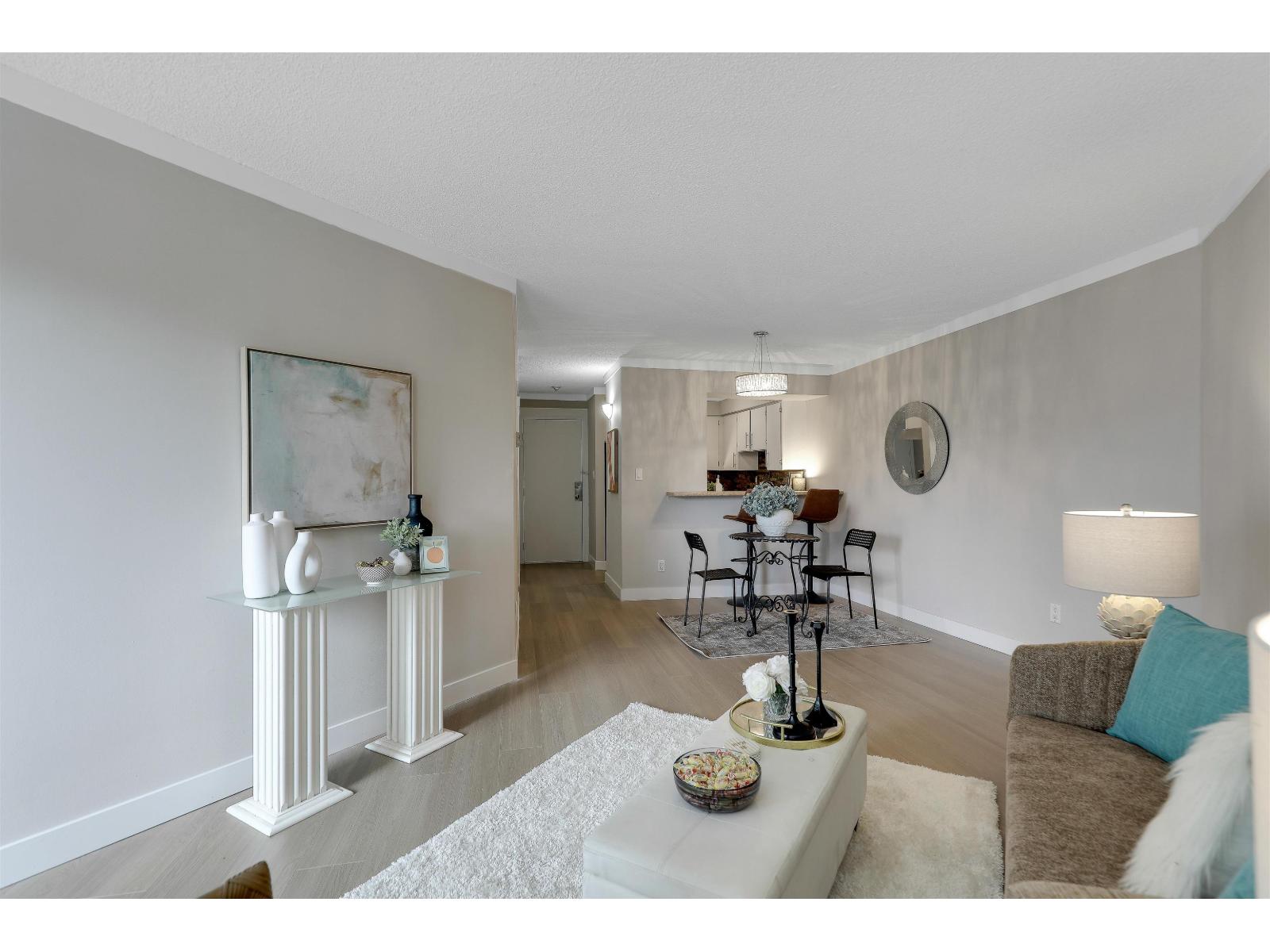 211 5294 204 St Street Property Photo 3