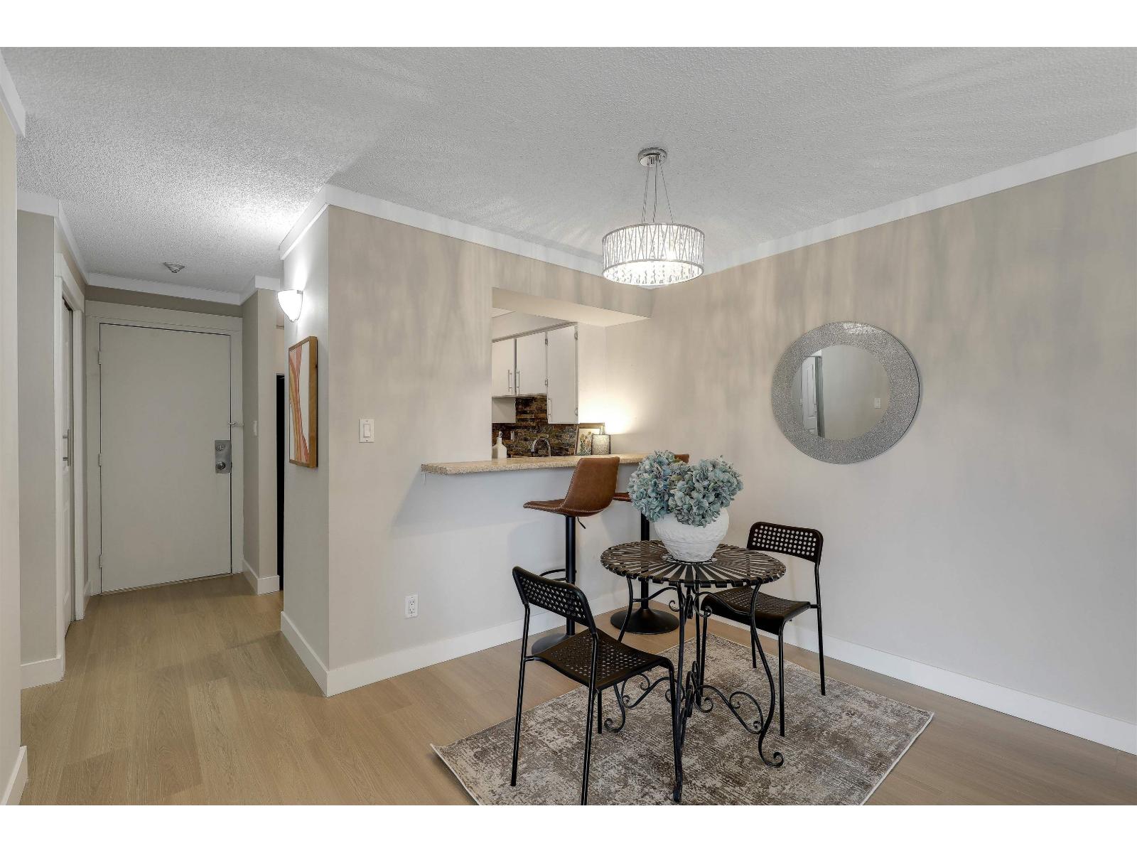 211 5294 204 St Street Property Photo 8