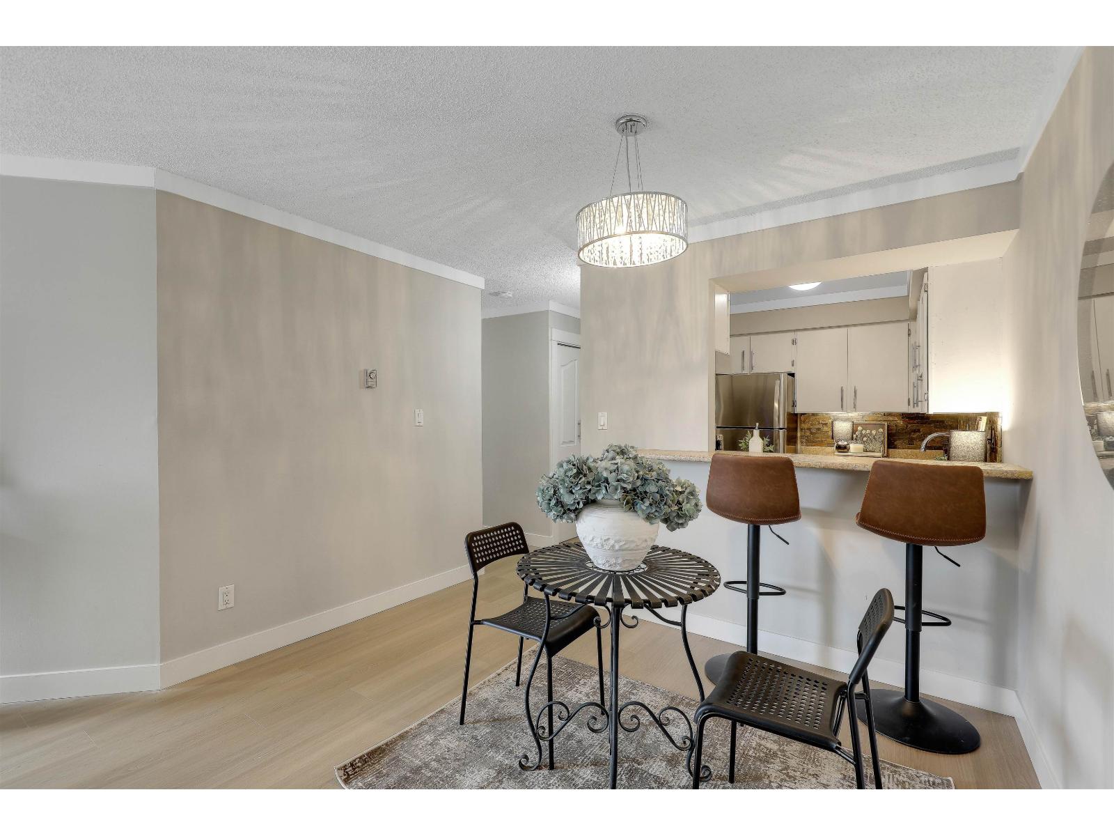 211 5294 204 St Street Property Photo 9