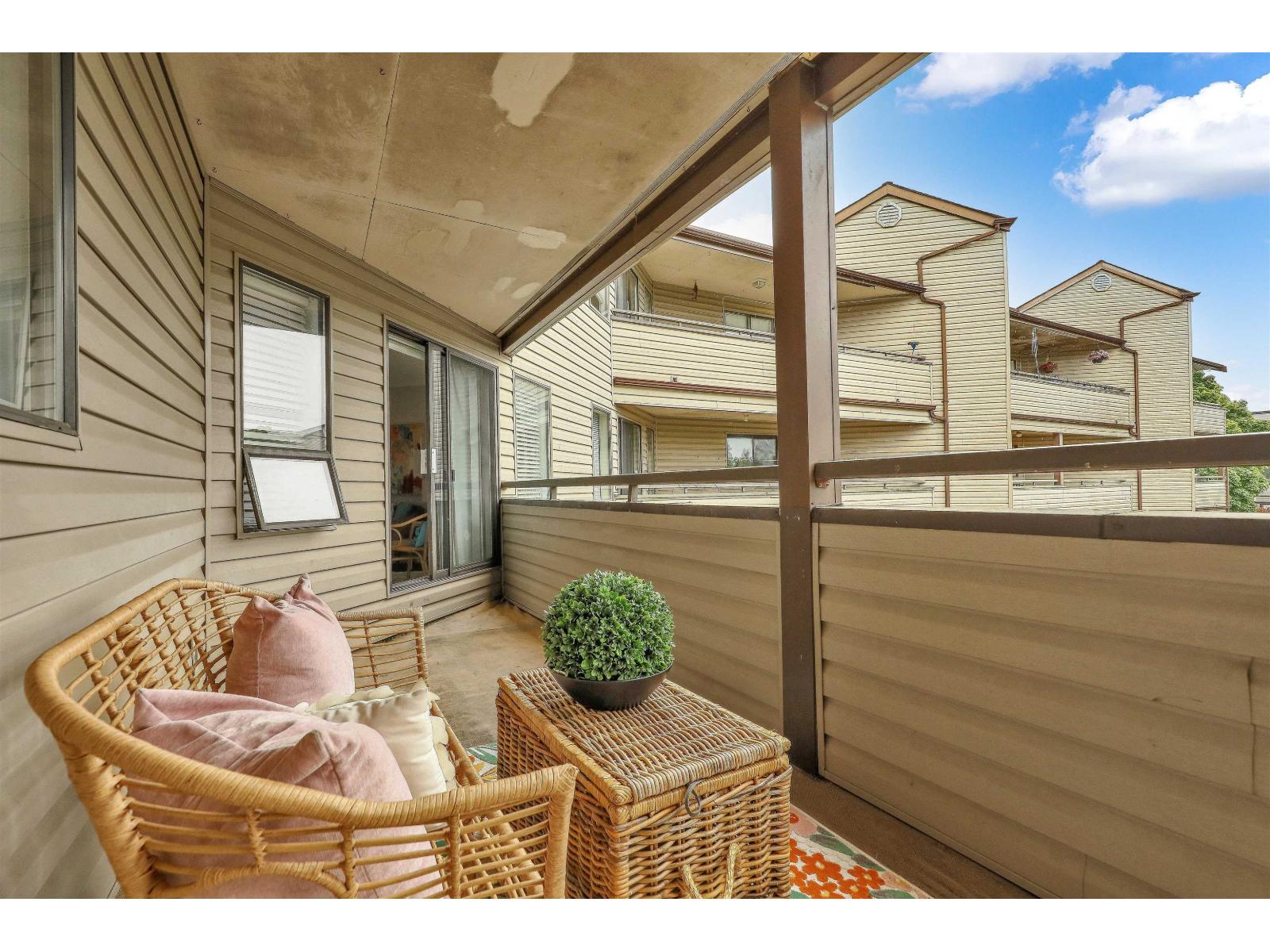 211 5294 204 St Street Property Photo 22