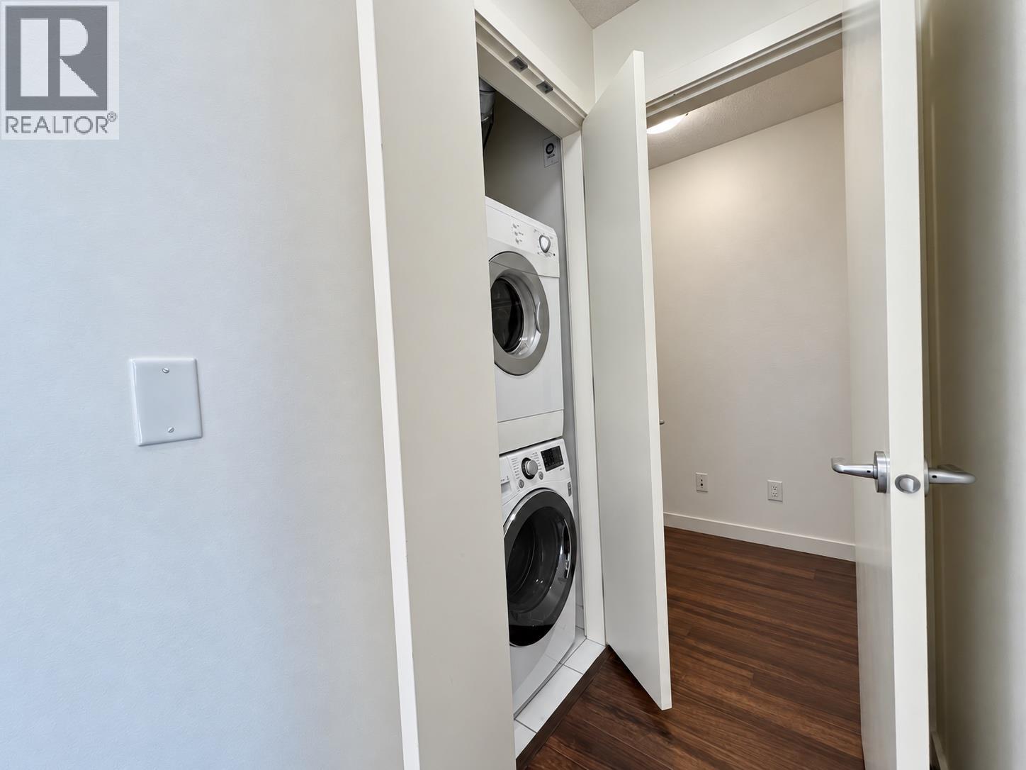 1605 4815 Eldorado Mews Property Photo 3