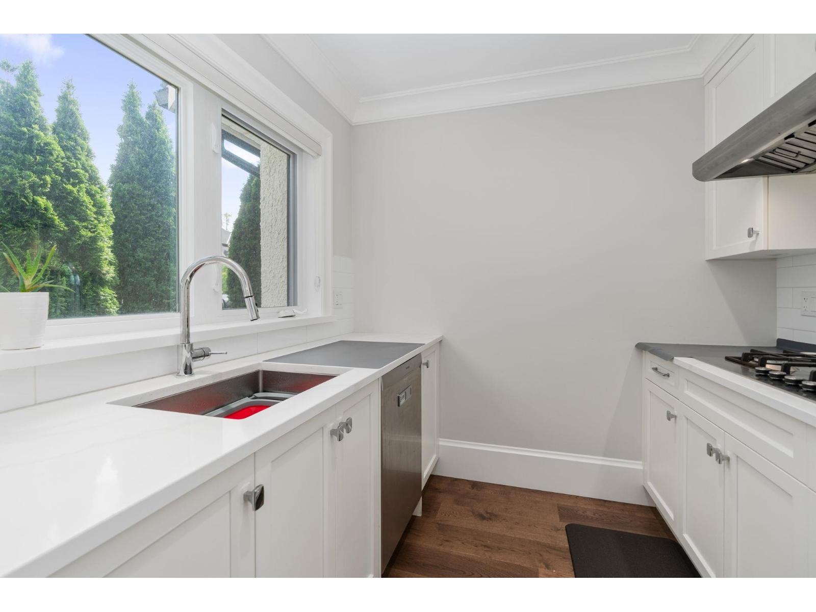 16539 29a Avenue Property Photo 10