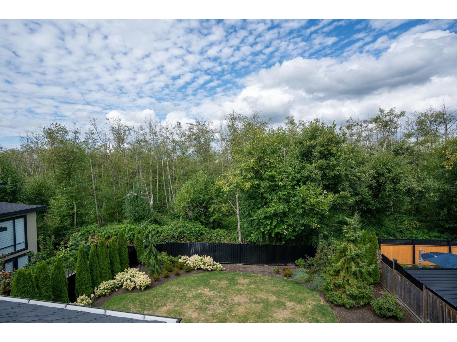 16539 29a Avenue Property Photo 33