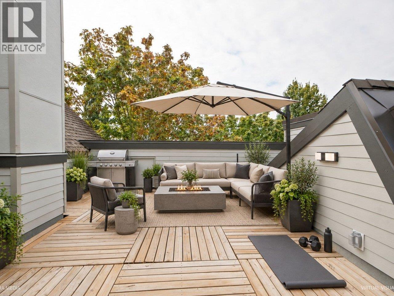 203 3787 Pender Street Photo de la propriété 1