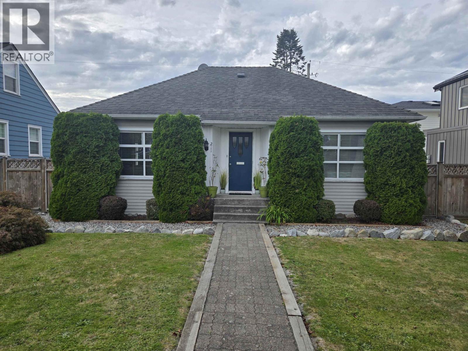 211 DOUGLAS CRESCENT