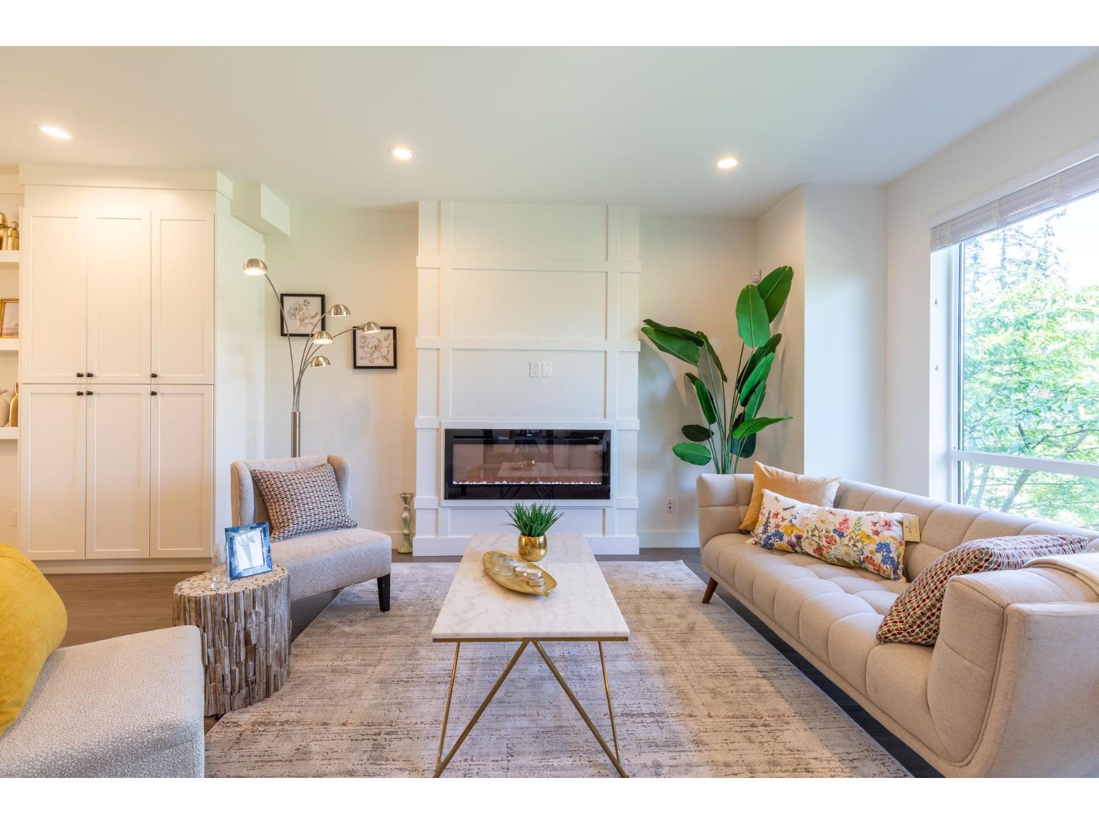 7 15688 28 Avenue Property Photo 1