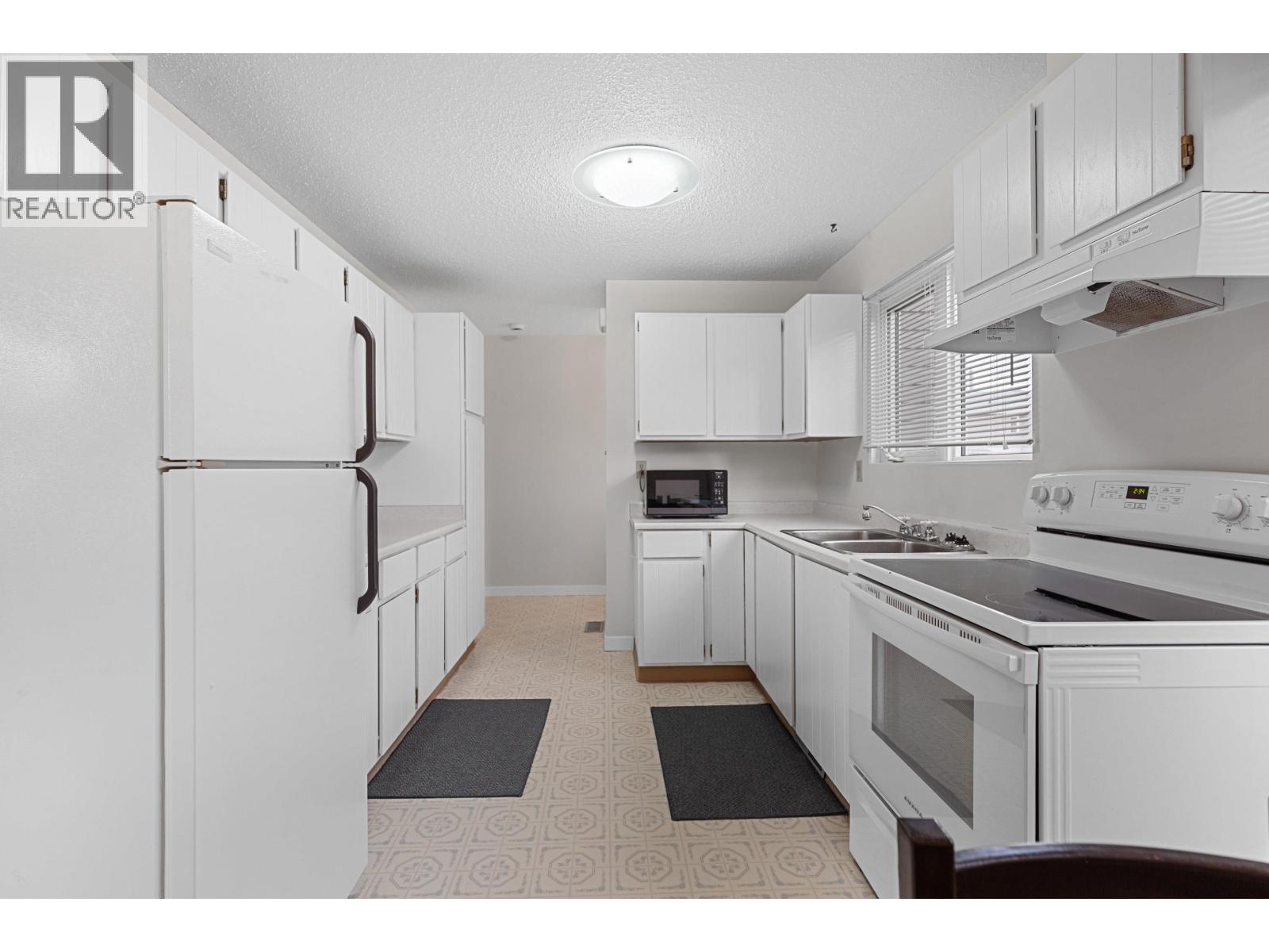 305 2550 S Ospika Boulevard Property Photo 3
