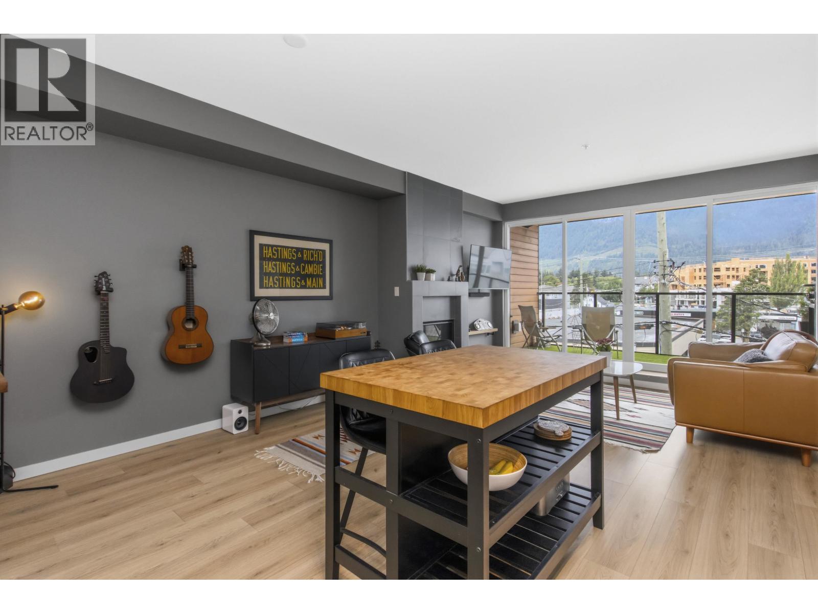 303 38165 Cleveland Avenue Property Photo 5