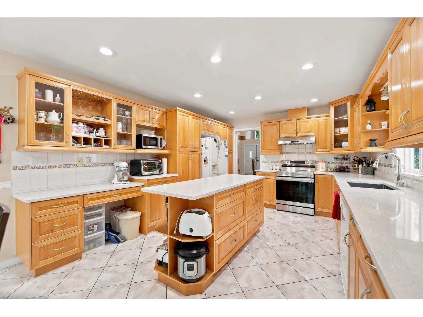 12587 60a Avenue Property Photo 12