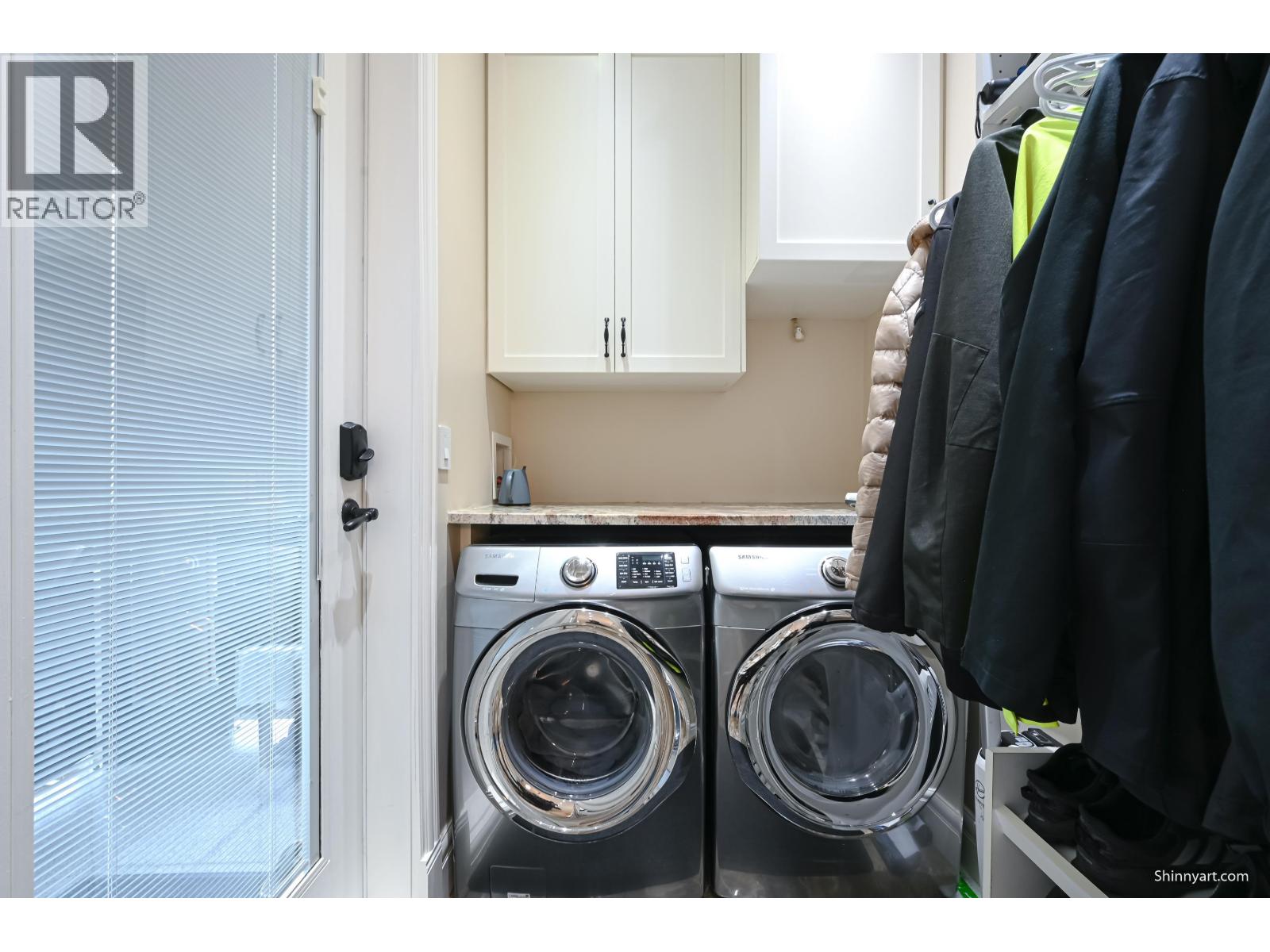 1091 E 55th Avenue Property Photo 12