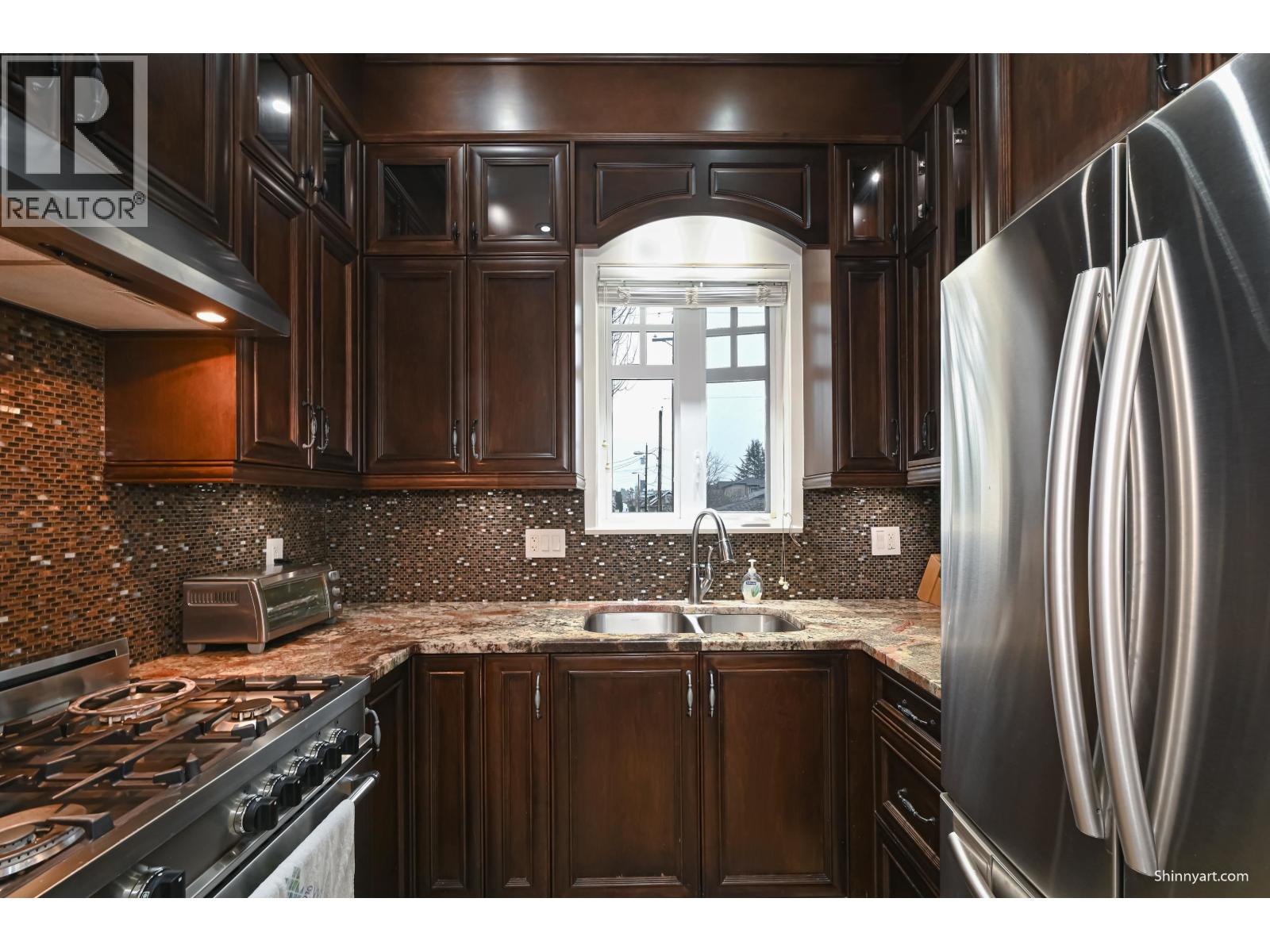1091 E 55th Avenue Property Photo 13