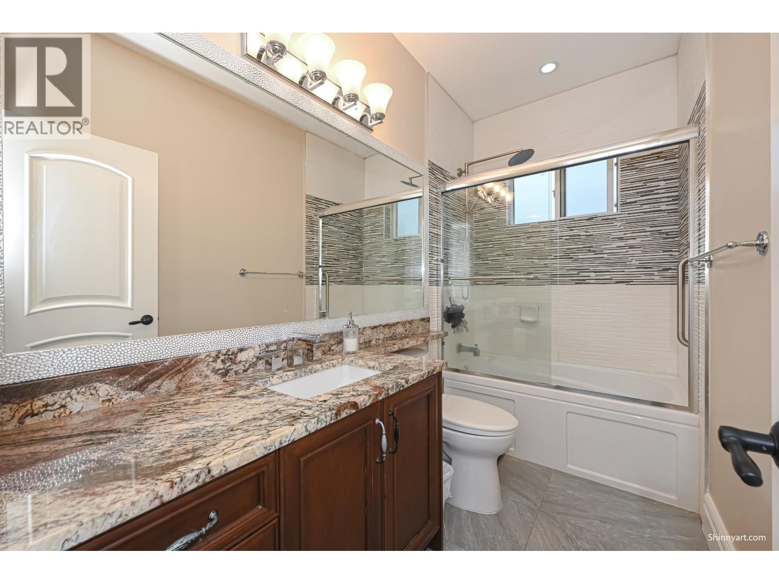 1091 E 55th Avenue Property Photo 18