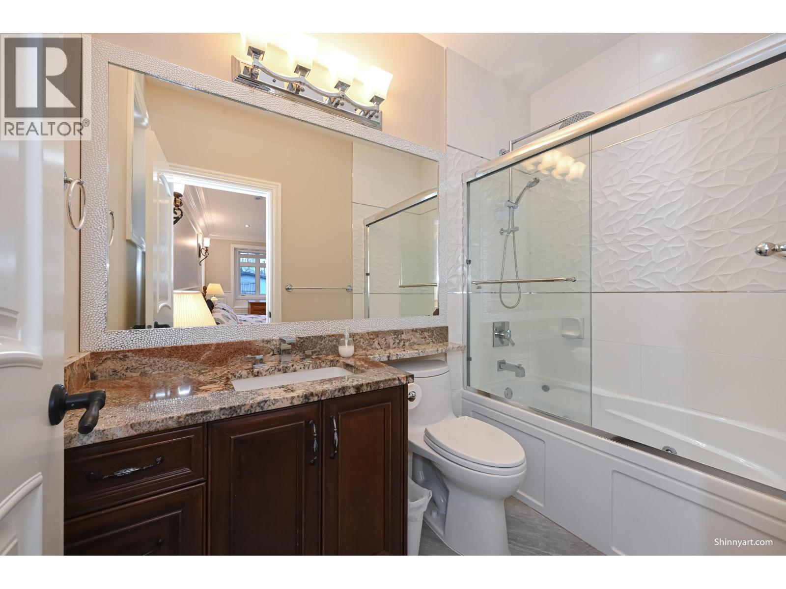 1091 E 55th Avenue Property Photo 19