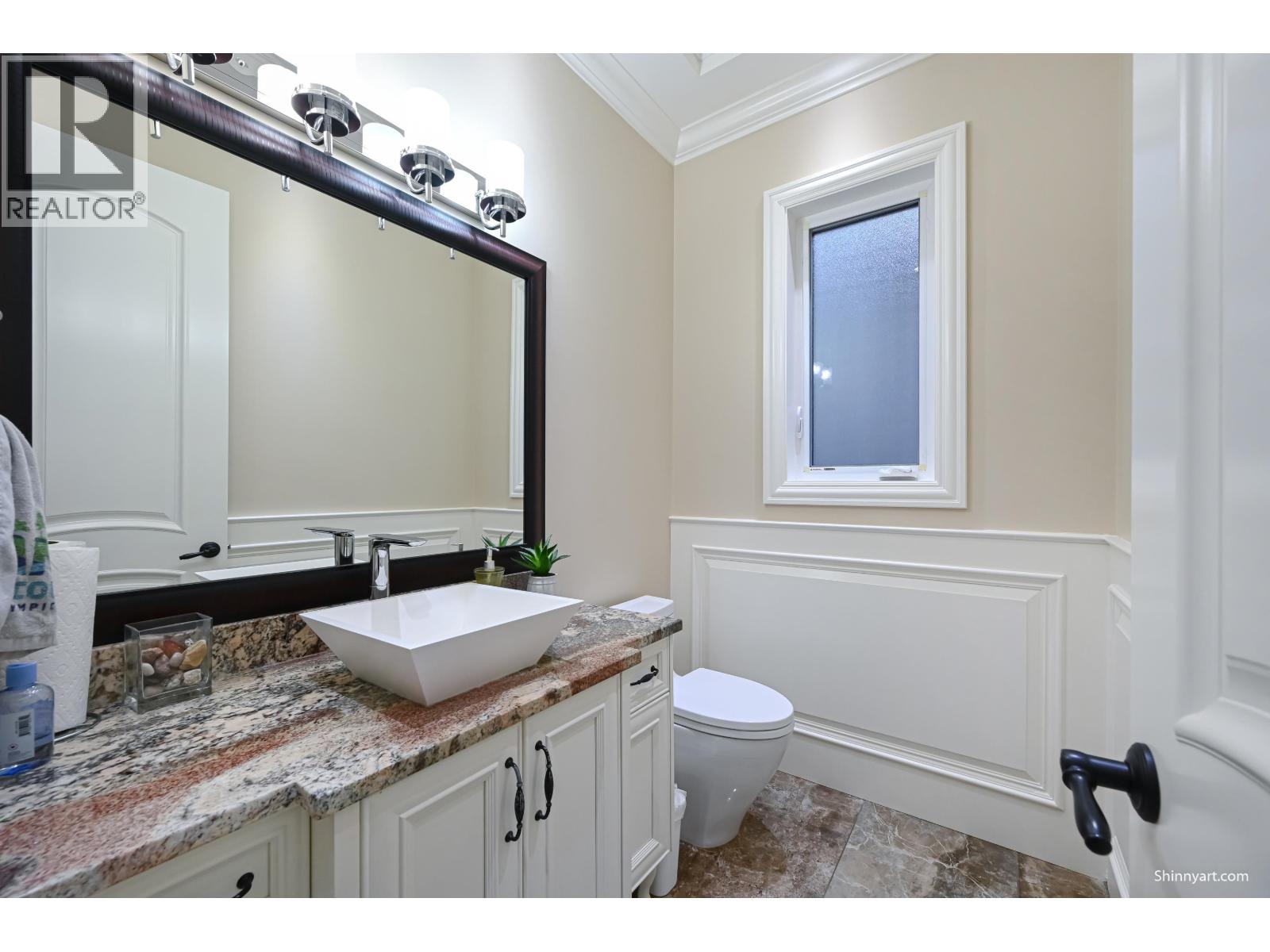 1091 E 55th Avenue Property Photo 25