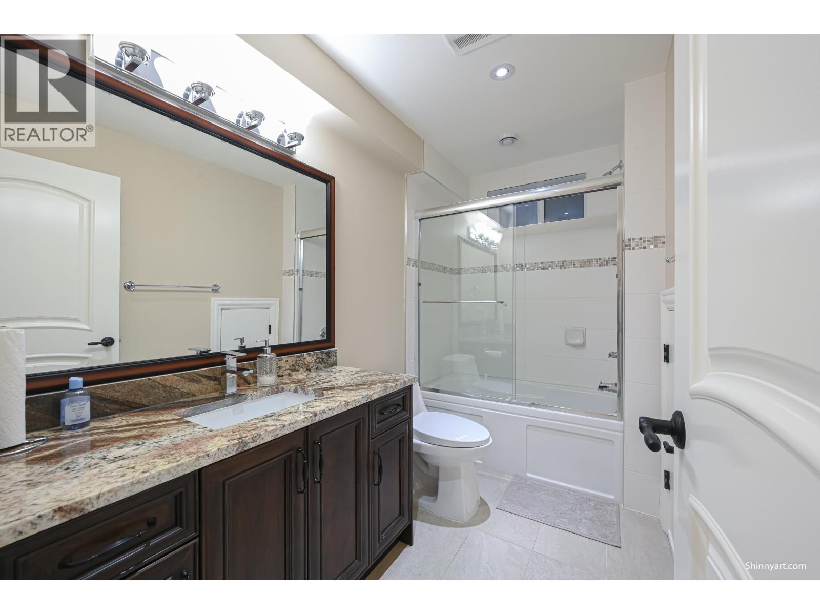 1091 E 55th Avenue Property Photo 32