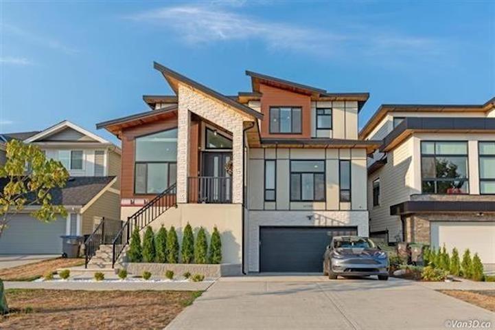 16759 18 AVENUE Property Image