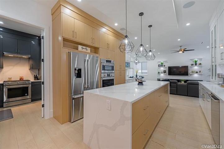 16759 18 Avenue Property Photo 6