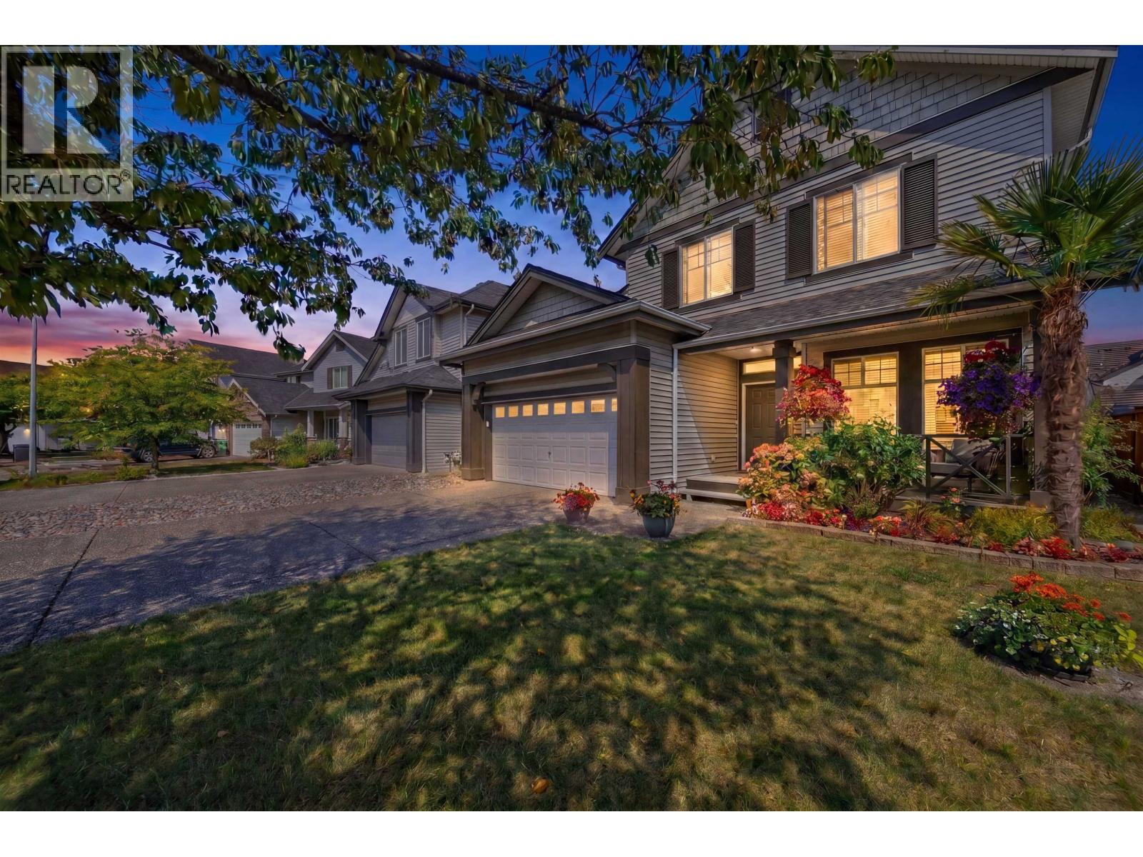 1049 Euphrates Crescent Property Photo 1