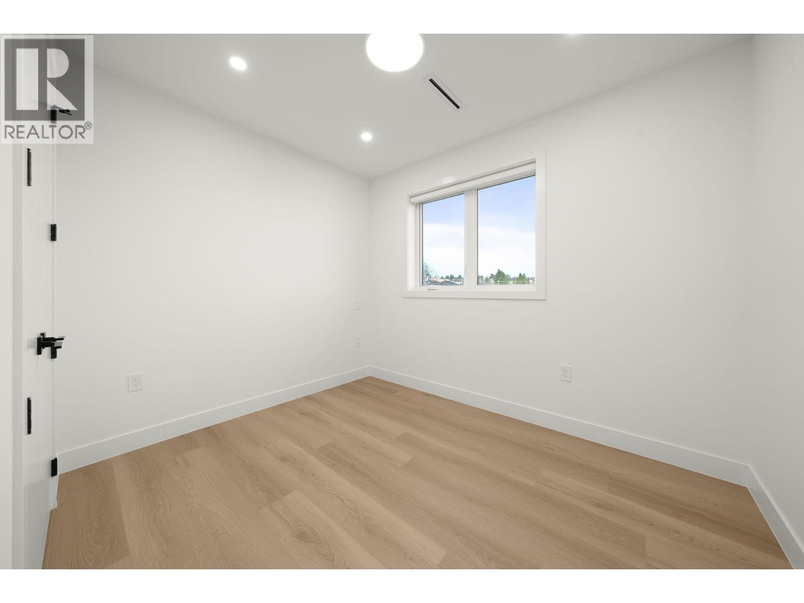 1 1278 E 63rd Avenue Property Photo 22