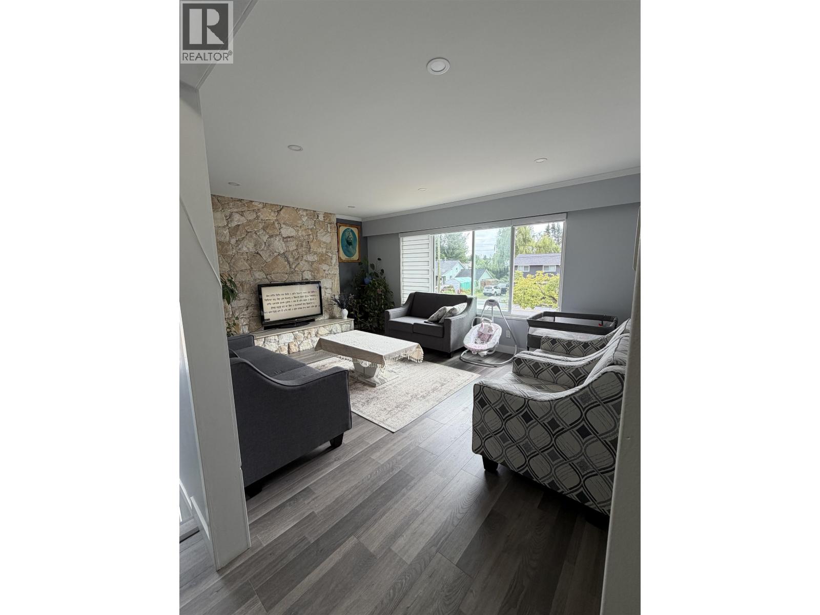 5237 12 Avenue Property Photo 8