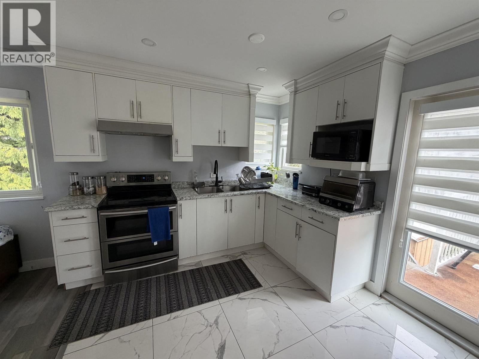 5237 12 Avenue Property Photo 10
