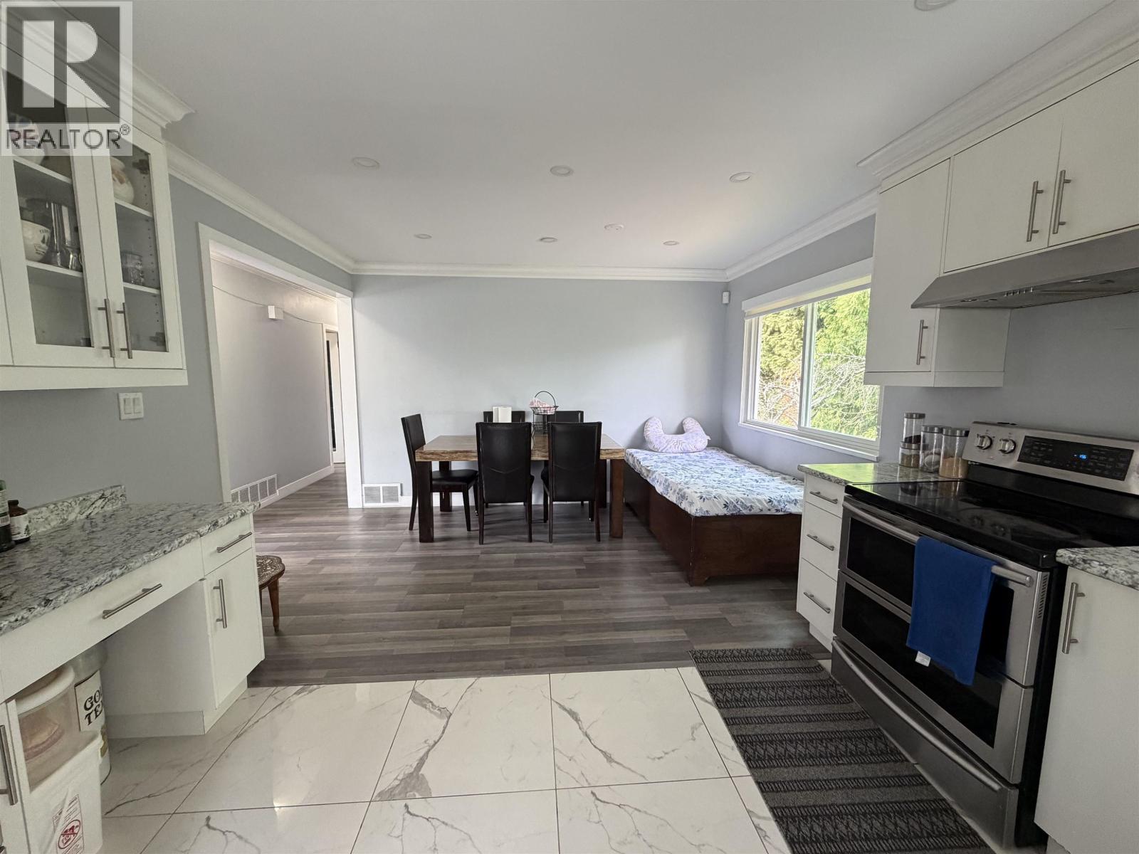 5237 12 Avenue Property Photo 11