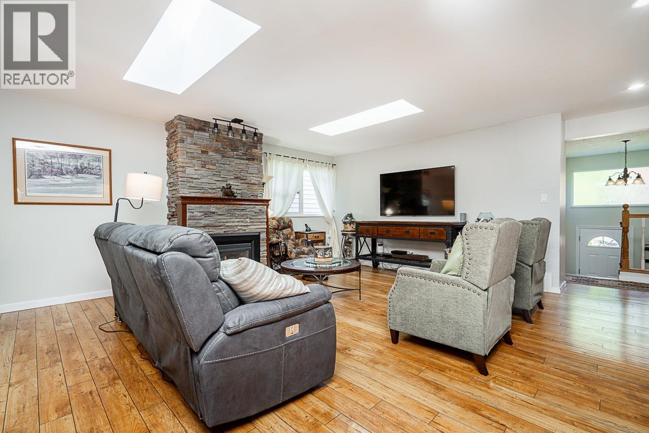 404 Mundy Street Property Photo 6