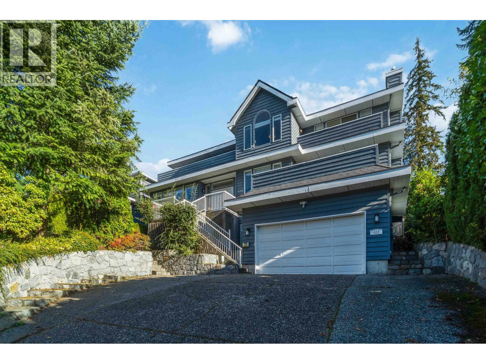 456 Montroyal Boulevard Photo de la propriété 1