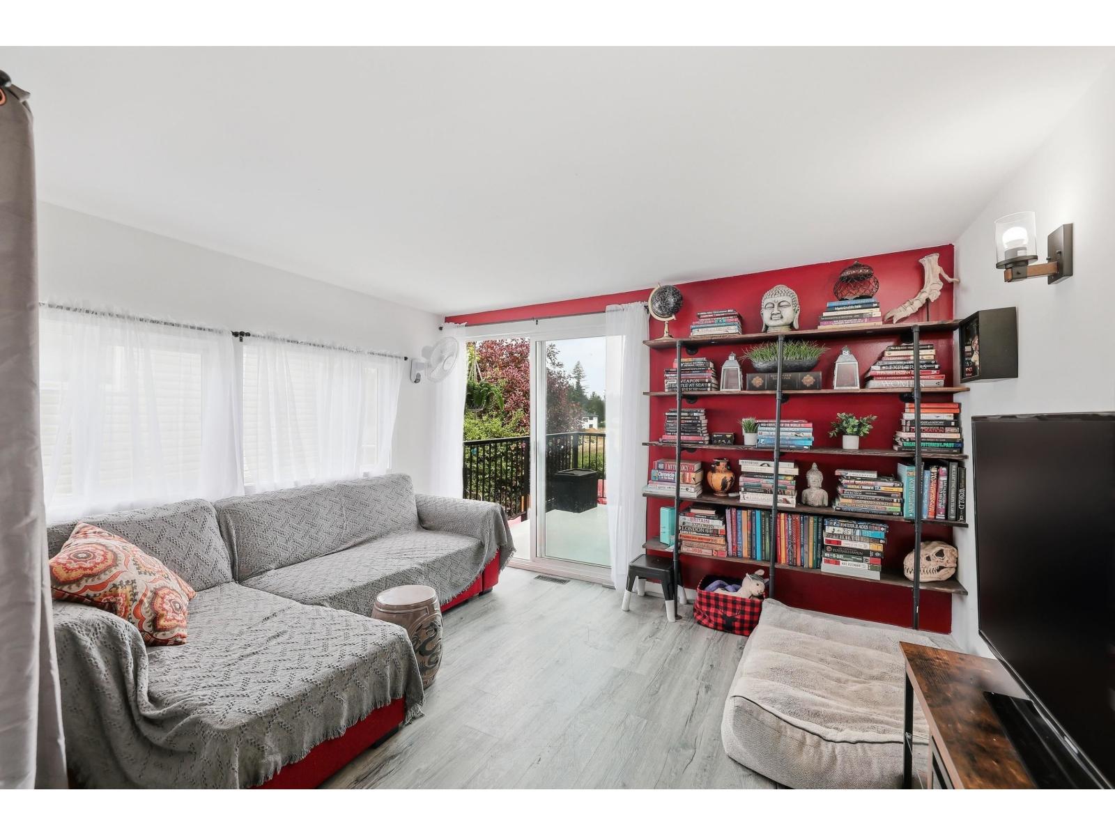 52 24330 Fraser Highway Property Photo 7
