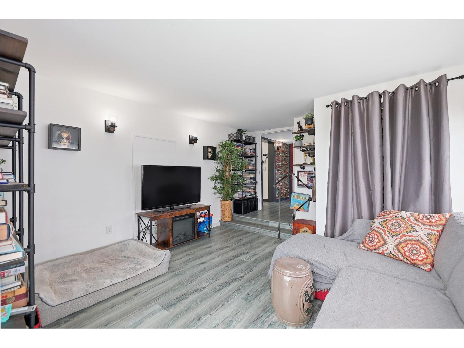 52 24330 Fraser Highway Property Photo 8