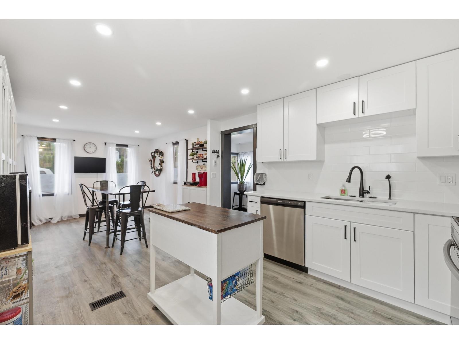 52 24330 Fraser Highway Property Photo 13