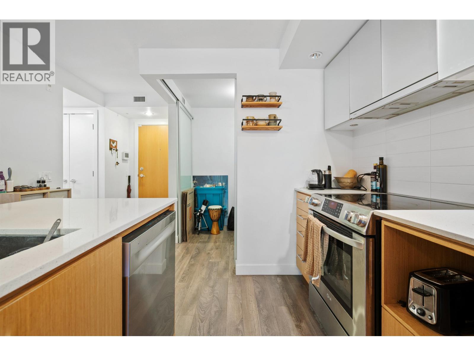 108 221 E 3rd Street Property Photo 5
