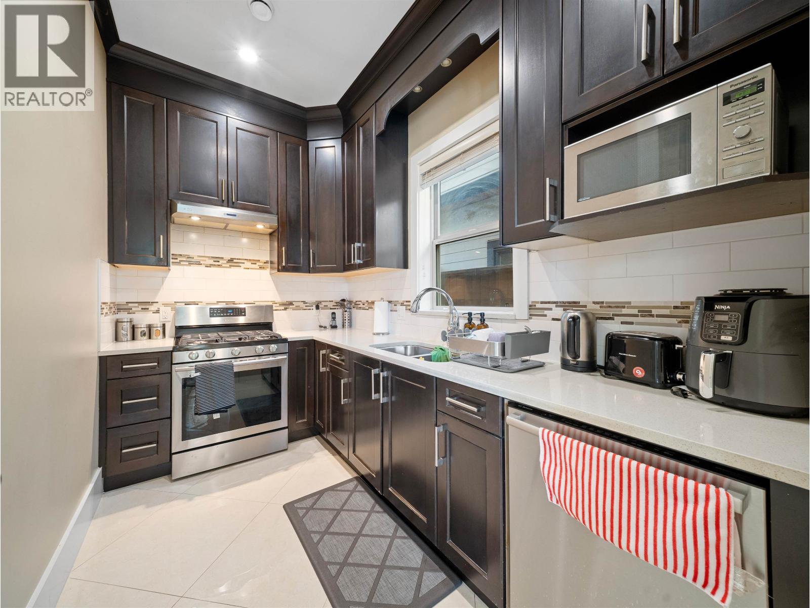 11300 Kingsgrove Avenue Property Photo 8