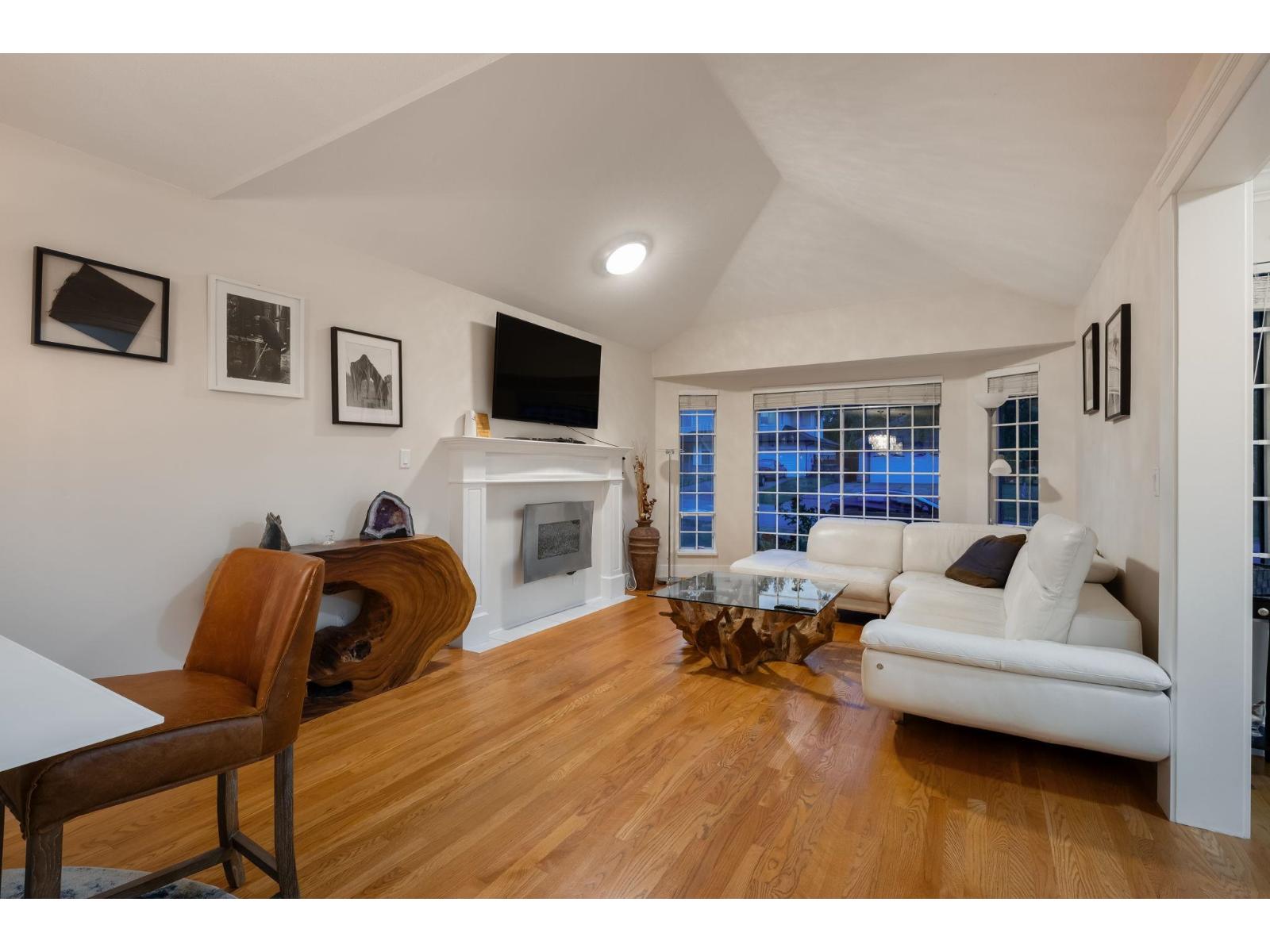 15295 111a Avenue Property Photo 2