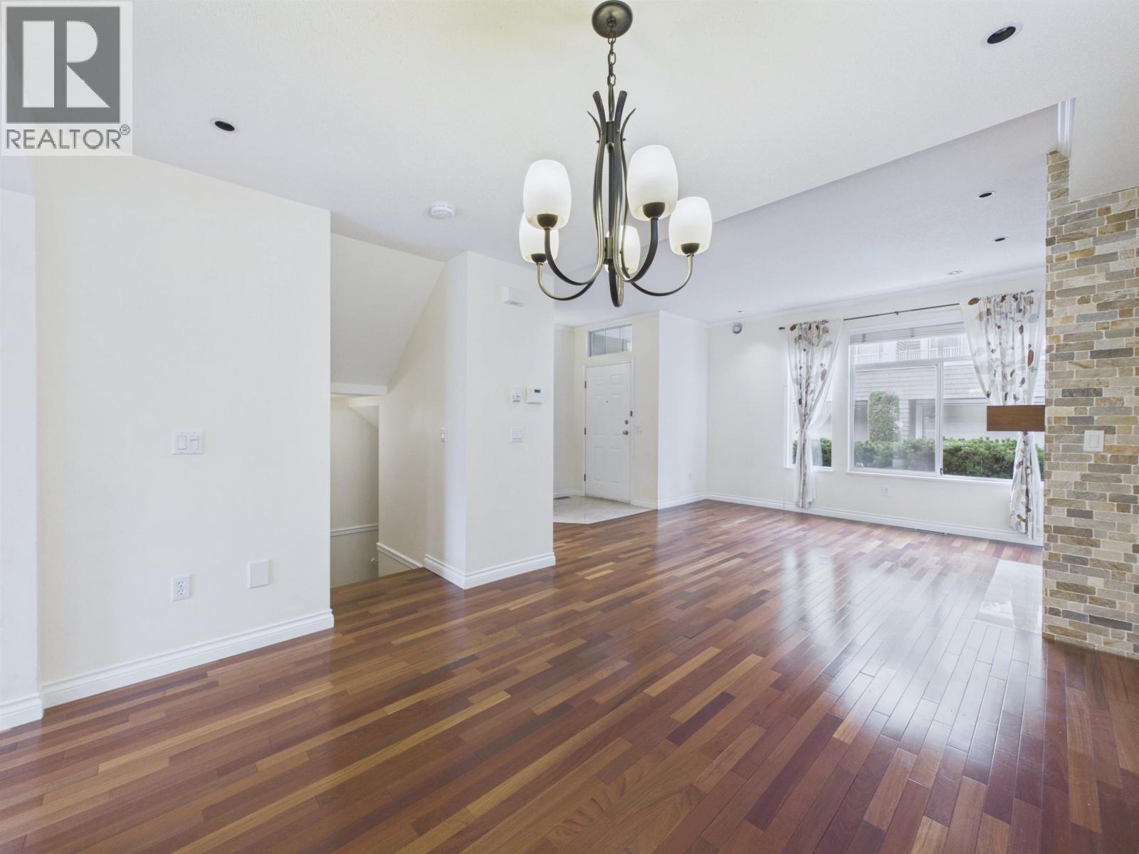 48 5298 Oakmount Crescent Property Photo 5