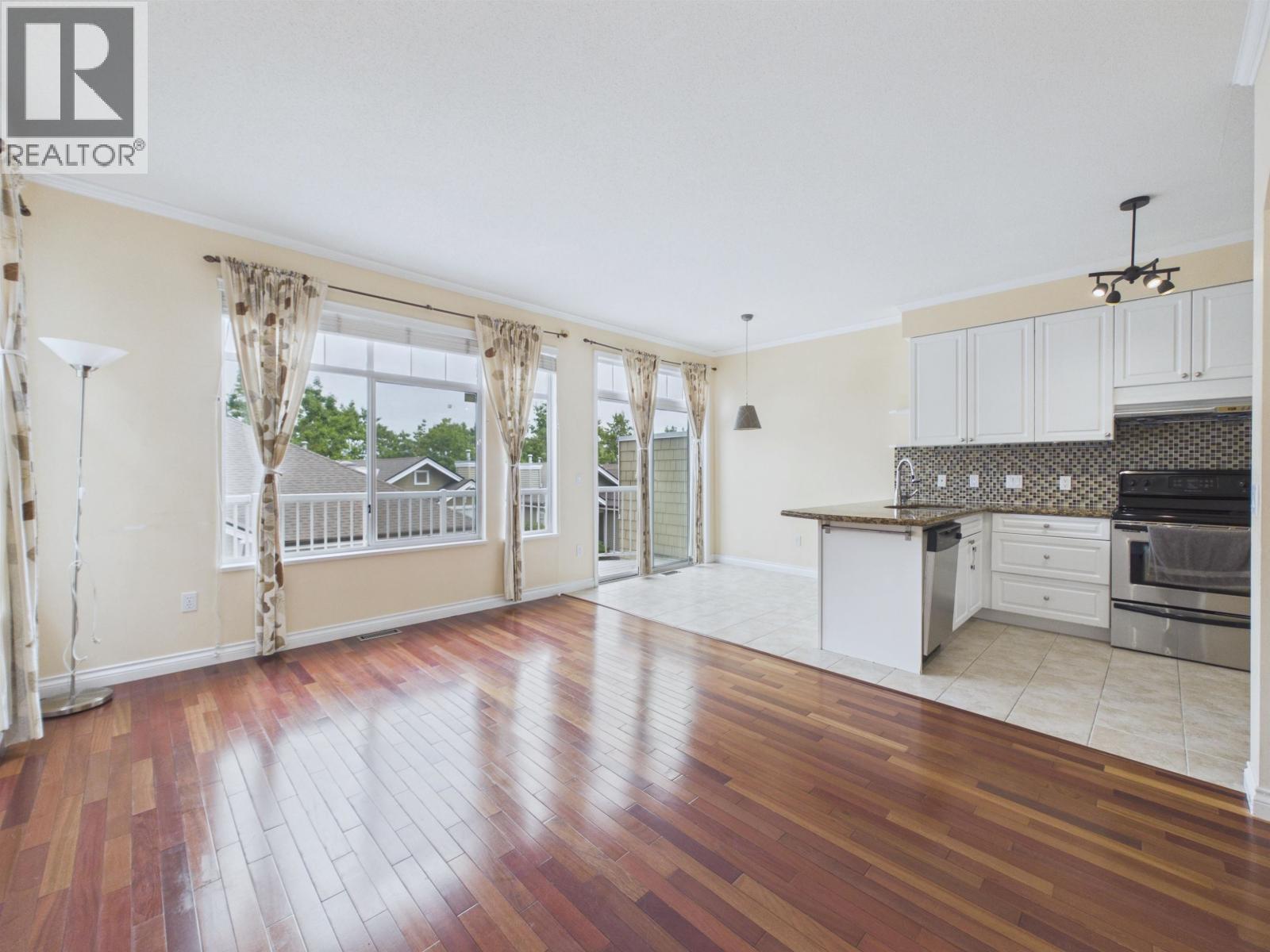 48 5298 Oakmount Crescent Property Photo 6