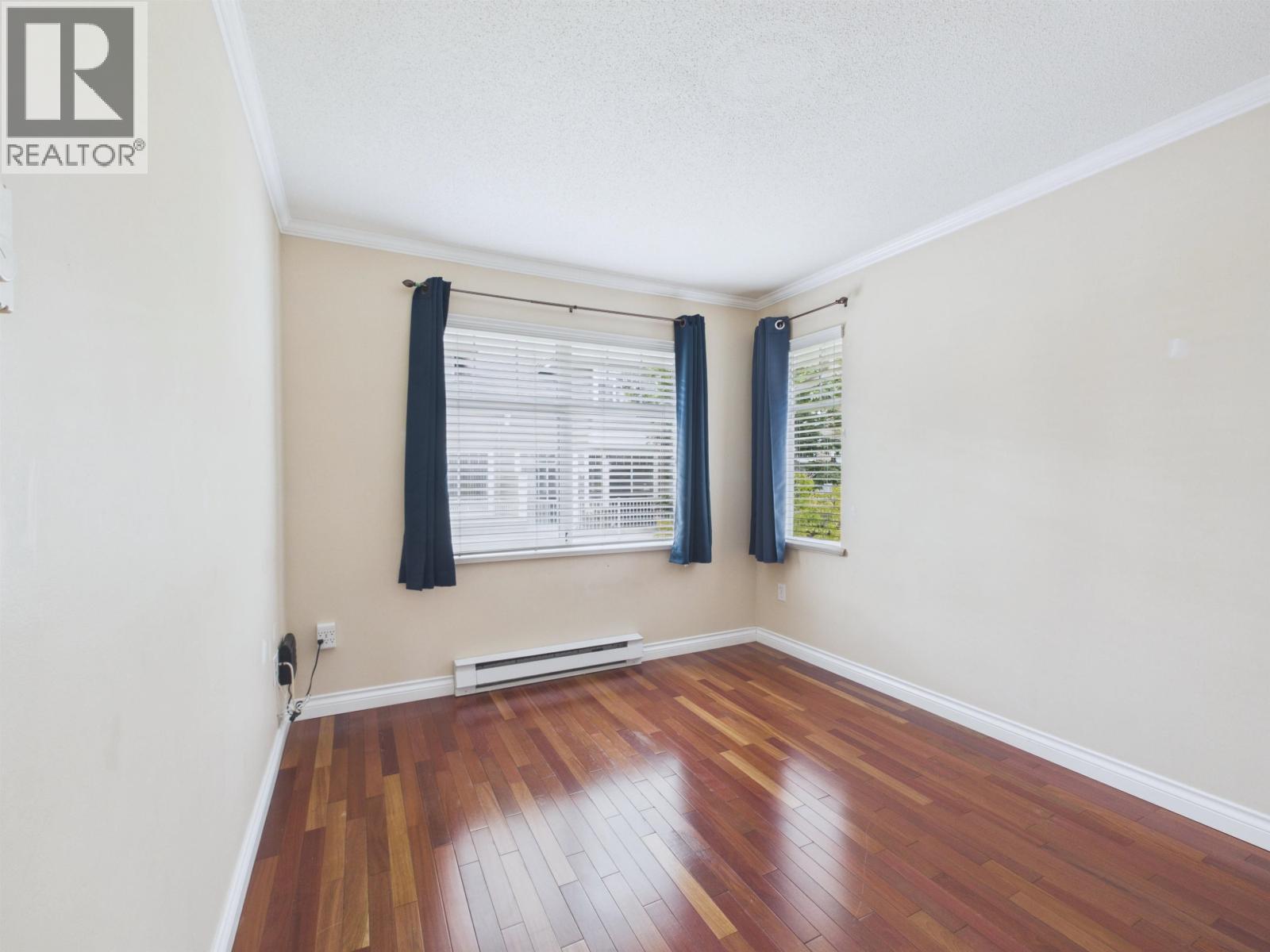48 5298 Oakmount Crescent Property Photo 12