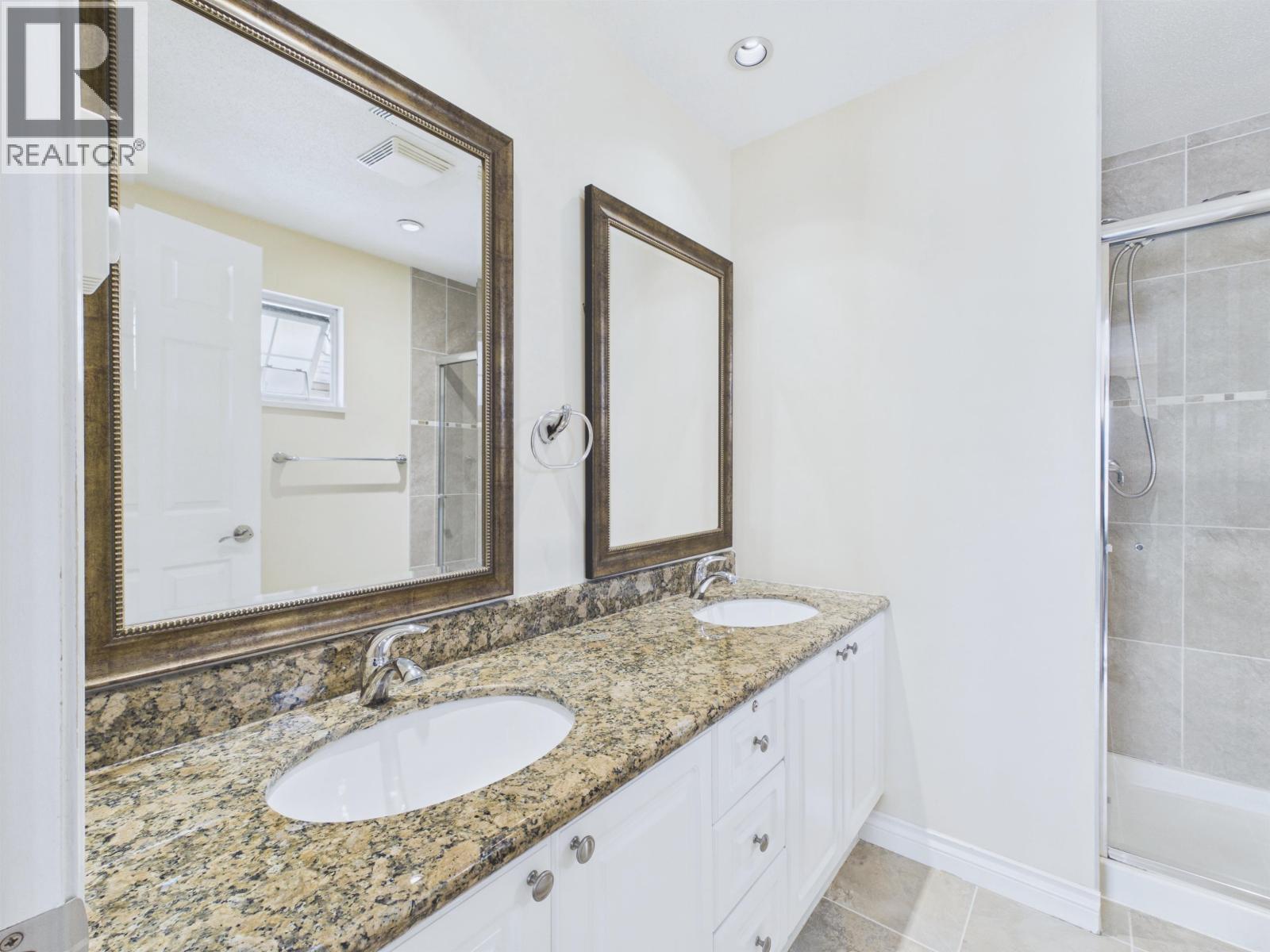 48 5298 Oakmount Crescent Property Photo 16