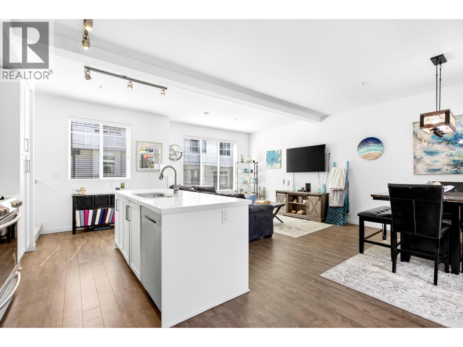 7 11272 240 Street Property Photo 1