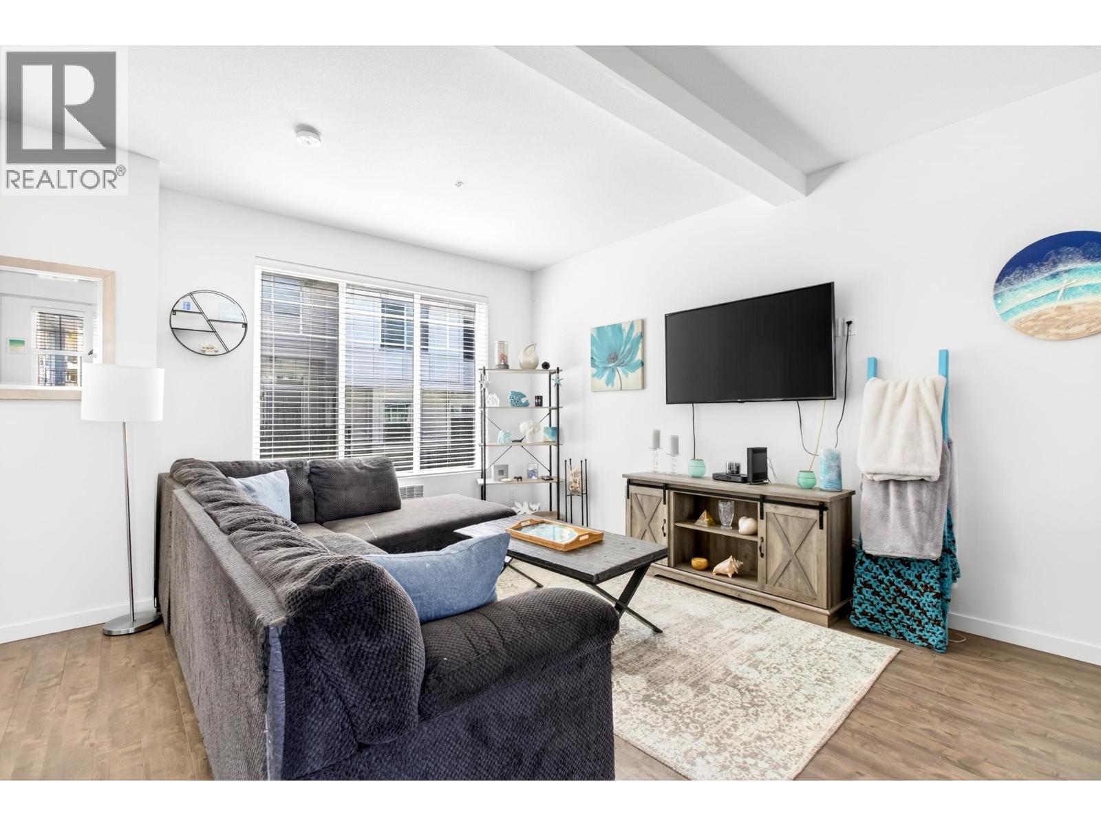 7 11272 240 Street Property Photo 2